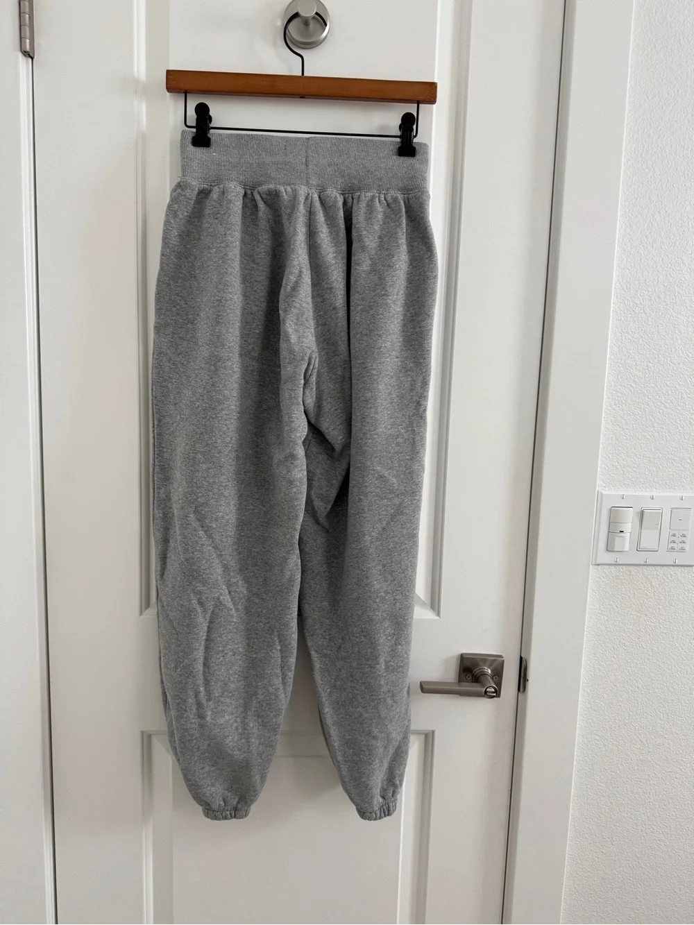 Nike Light Gray High-Waist Fleece Joggers women’s size XS pre owned heather gray